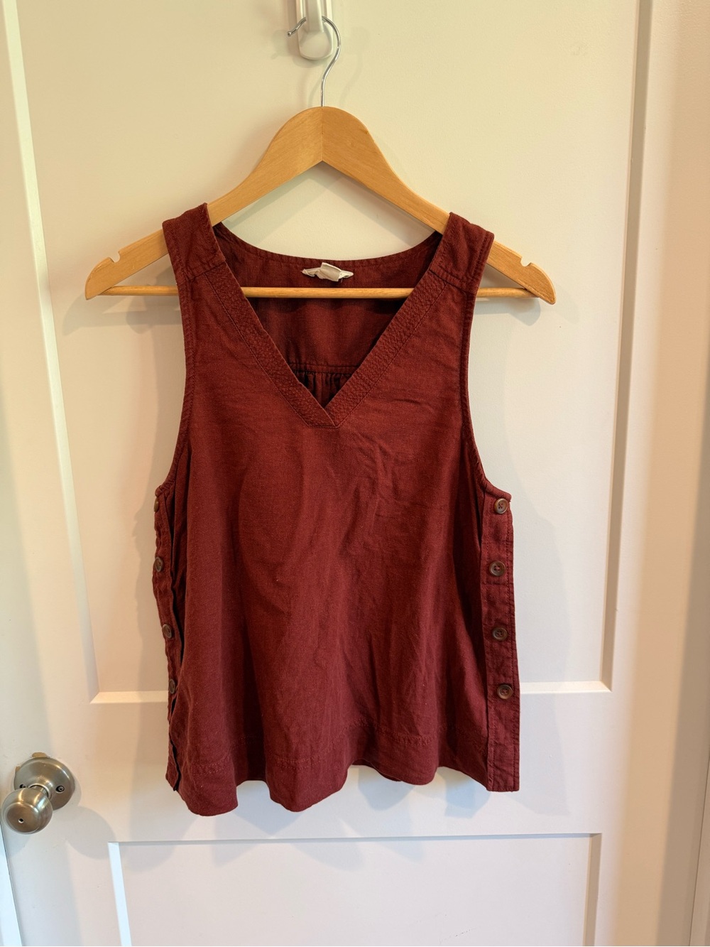 Sleeveless V-Neck Button-Side Tank Top - Deep Maroon Caslon XS Linen blend